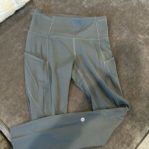 Lululemon size 4 leggings fast & free